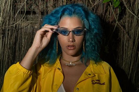 Azzy: saiba quem é a nova revelação do rap nacional - LETRAS.MUS.BR