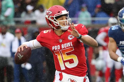 Patrick Mahomes throws touchdown, attempts no-look pass in Pro Bowl