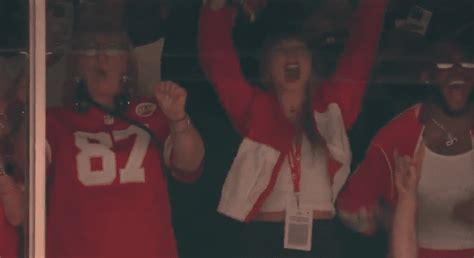 Taylor Swift Is Next To Travis Kelce’s Mom At The Kansas City Chiefs ...