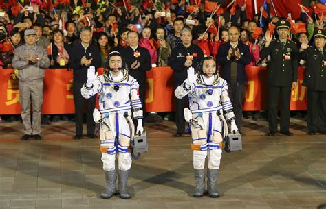 China Has a Plan to Beat the U.S. in Space | Global Geopolitics