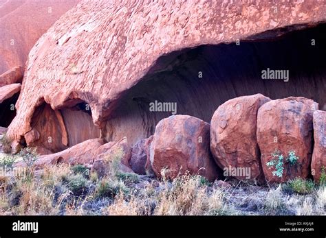 Ayers Rock Uluru Erosion Stock Photo - Alamy