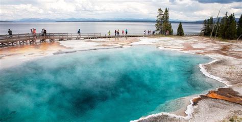 18 Best Things to do in Yellowstone National Park | Earth Trekkers