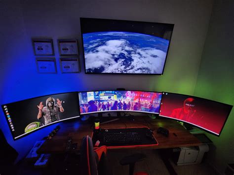 Samsung Odyssey 32" G7 + 49" G9 + 32" G7 Ultrawide Setup : r ...