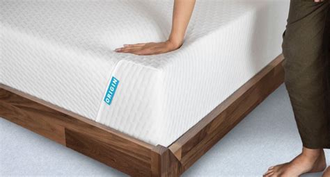 Latex Hybrid Mattresses Vs. Memory Foam: Which One Is Better? - Look Off