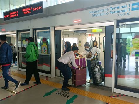 Skytrain Bandara Soekarno-Hatta Jadi Objek Wisata Dadakan