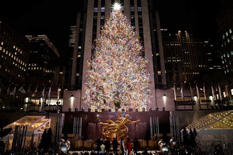 Photos: Scenes from the 2021 Rockefeller Center Christmas tree lighting