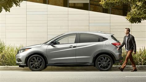 2022 Honda HR-V Buyer's Guide: Reviews, Specs, Comparisons