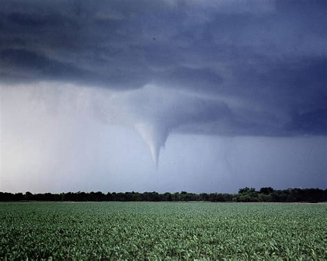 Funnel clouds possible in the area today: Environment Canada - Niagara-on-the-Lake Local