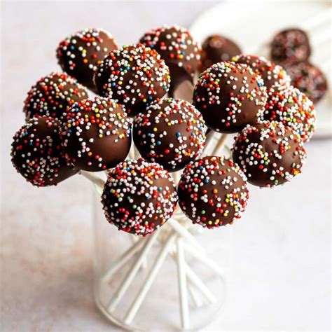 Easy Chocolate Cake Pops | Recipe in 2024 | Chocolate cake pops, Cake ...