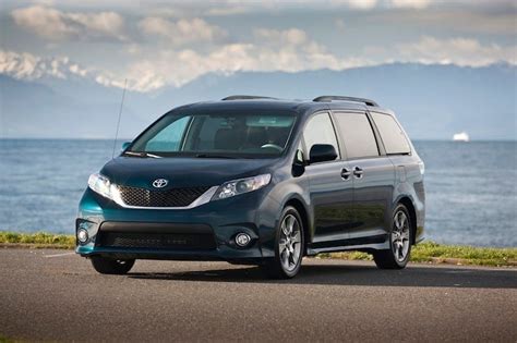 2014 Toyota Sienna XLE Review | TractionLife