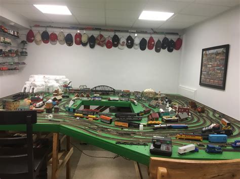 My model train table : modeltrains