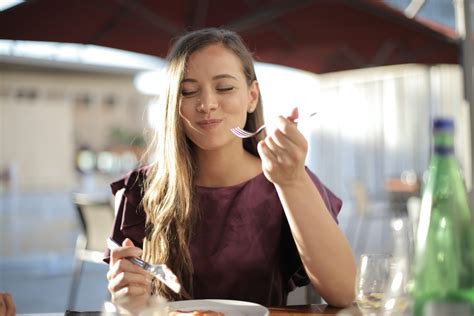 Why Chewing Food and Eating Slowly Improves Your Health - Nathan Mogren DMD - Norton Shores Dentist