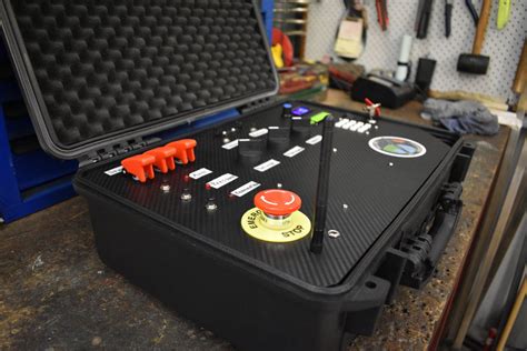 Model Rocket Launcher Is So Serious, It Has A Briefcase | Hackaday