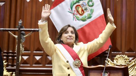 Quién es Dina Boluarte, la primera presidenta de Perú que asume tras la caída de Pedro Castillo