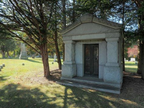 Private Family Mausoleums – Oak Lawn Cemetery & Arboretum