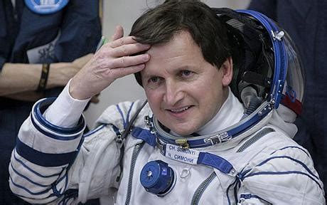 Space tourist Charles Simonyi blasts off to space aboard Soyuz rocket