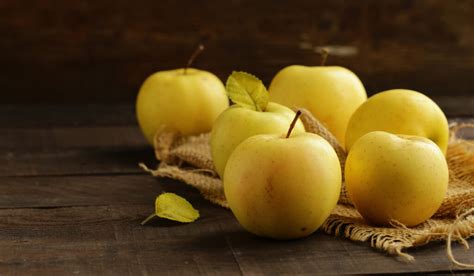 11 Types of Yellow Apple and Their Uses - Crate and Basket