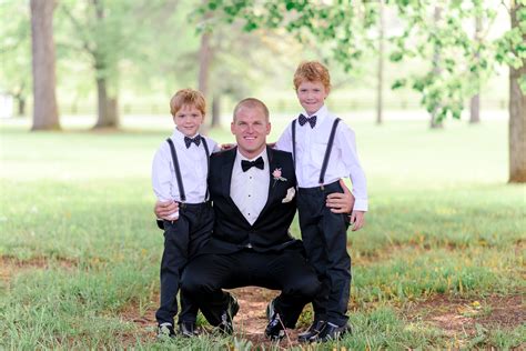 How To Photograph The Groomsmen Portraits: Groomsmen Poses