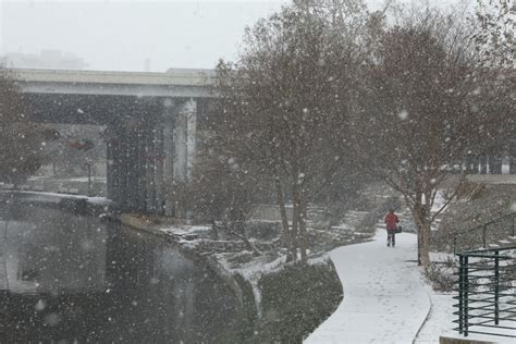 Snowfall scenes: Flurries again descend on San Antonio