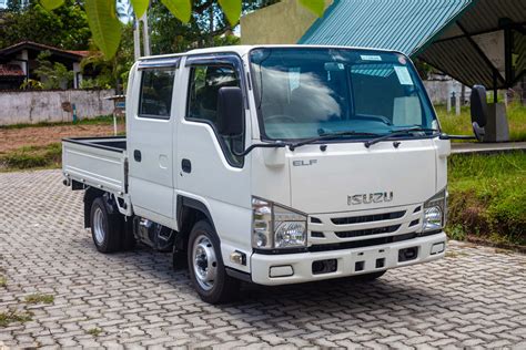 Isuzu Elf (Crew Cab) | CS CAR SALES