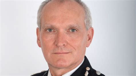 Leadership of retiring Isle of Man chief constable praised - BBC News