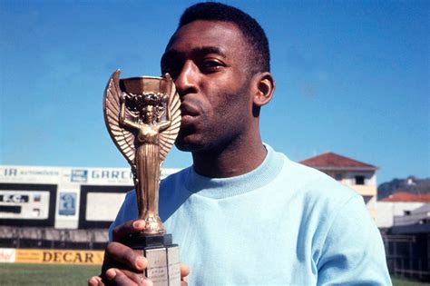 What happened to soccer legend Pelé's missing Cup trophy?