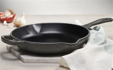 Le Creuset Skillet Review - The Kitchen Gadget For You - Chef's Resource