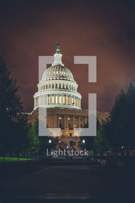 Us capitol building at night — Photo — Lightstock