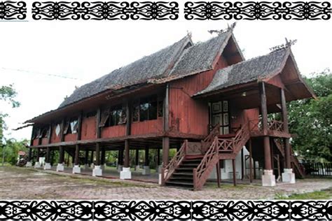 Rumah Betang Suku Dayak Kalimantan