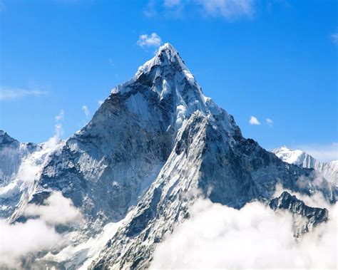 China opens Everest's north side to 38 virus-tested climbers