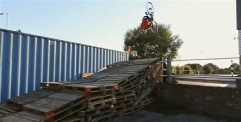 Do Not Attempt These Impressive Bike Tricks At Home [VIDEO] :: FOOYOH ...