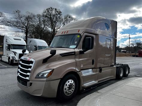 2020 FREIGHTLINER CASCADIA 126 - Vanguard Truck Centers