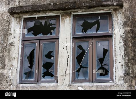 Derelict house smashed windows hi-res stock photography and images - Alamy