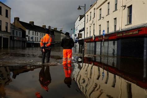 Storm Debi 2023: Ireland issued 'danger to life' weather warning | UK News | Metro News