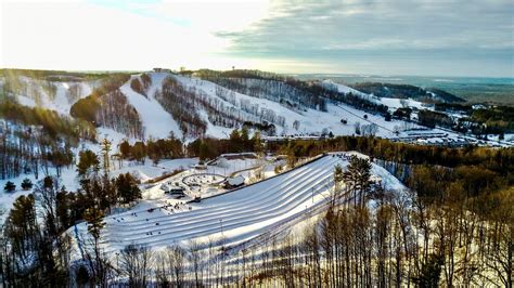 Winter Activities At Horseshoe Resort, Barrie Ontario