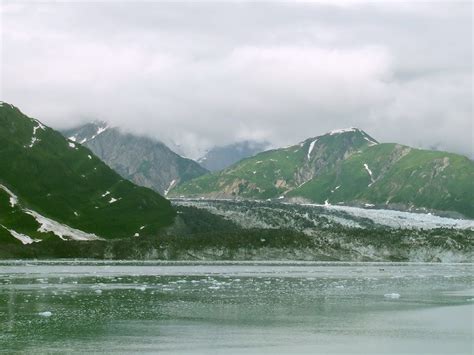 Hubbard Glacier in Yakutat Bay, Alaska