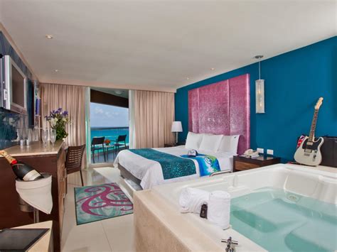 Hard Rock Cancun | allinclusiveresorts.com