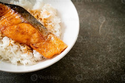 Grilled Salmon with Soy Sauce Rice Bowl 8073996 Stock Photo at Vecteezy