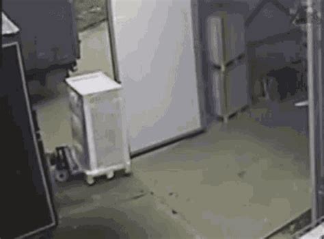 Pallet Fail Truck Fail GIF - Pallet Fail Truck Fail Delivery Fail ...