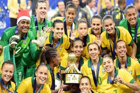 O Futebol e A Mulher – Soccer Politics / The Politics of Football