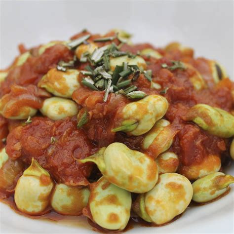 Fava beans with bacon and tomatoes - Italian Notes