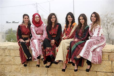 Traditional Palestinian Costumes Palestine History, Arabian Women, Palestinian Embroidery, Thobe ...