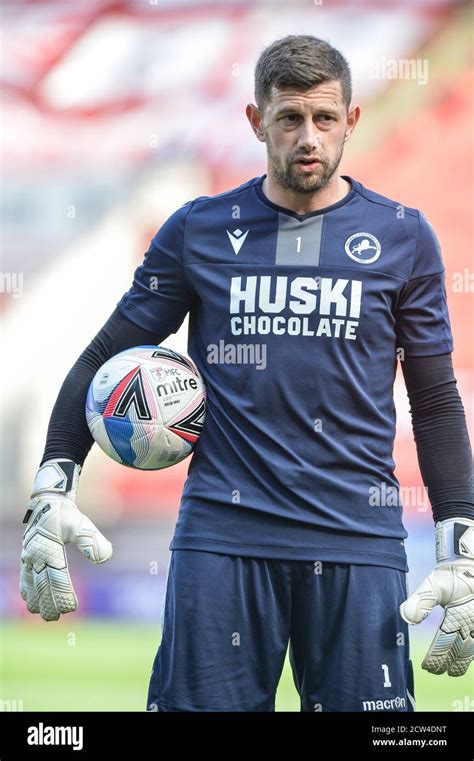 Goalkeeper Frank Fielding (1) of Millwall prior to kick off Stock Photo ...