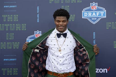 LOOK: Lamar Jackson stole the show at NFL Draft with Gucci suit | The Sports Daily