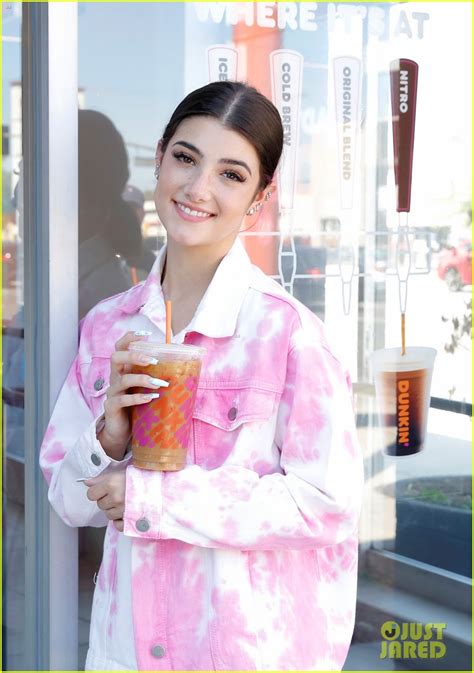 Charli D'Amelio Gets Her Own Official Dunkin' Donuts Drink 'The Charli ...