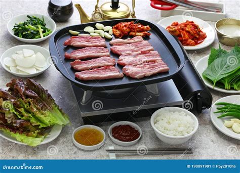 Samgyeopsal, Korean Grilled Pork Belly BBQ Stock Image - Image of paste, dish: 190891901