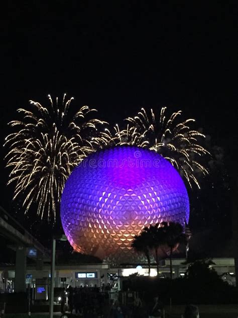 Fireworks At Epcot At Walt Disney World Editorial Photo - Image of featuring, 2017: 110029621