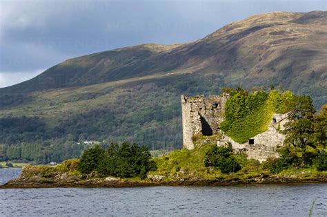 The 15th century Castle Lacklan, Clan Maclachlan, Loch Fyne, Argyll and ...