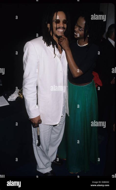 LAURYN HILL with Rohan Marley.The 41st Grammy Awards at Shrine Stock ...