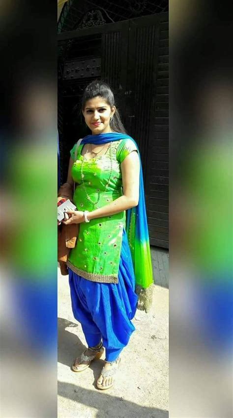 Kool Images Gallery: Haryanvi Singer-Dancer Sapna Chaudhary